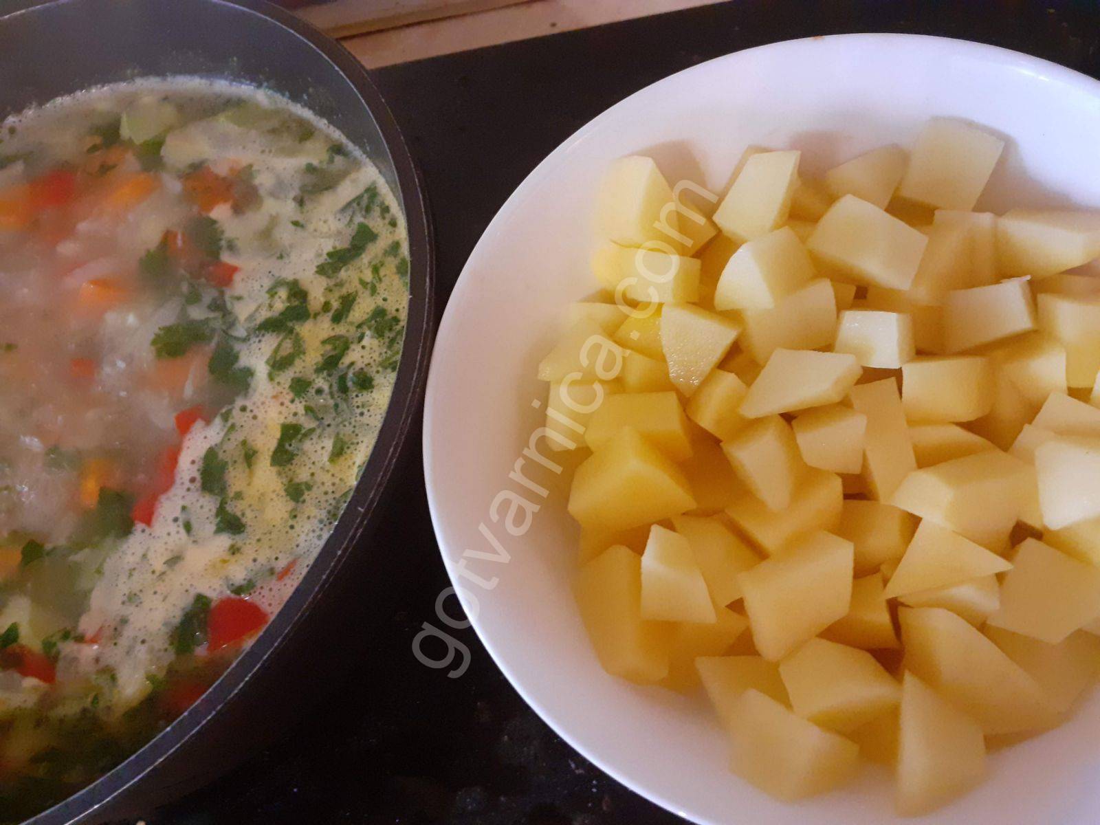 Супа от зеленчуци с къри и прясно мляко