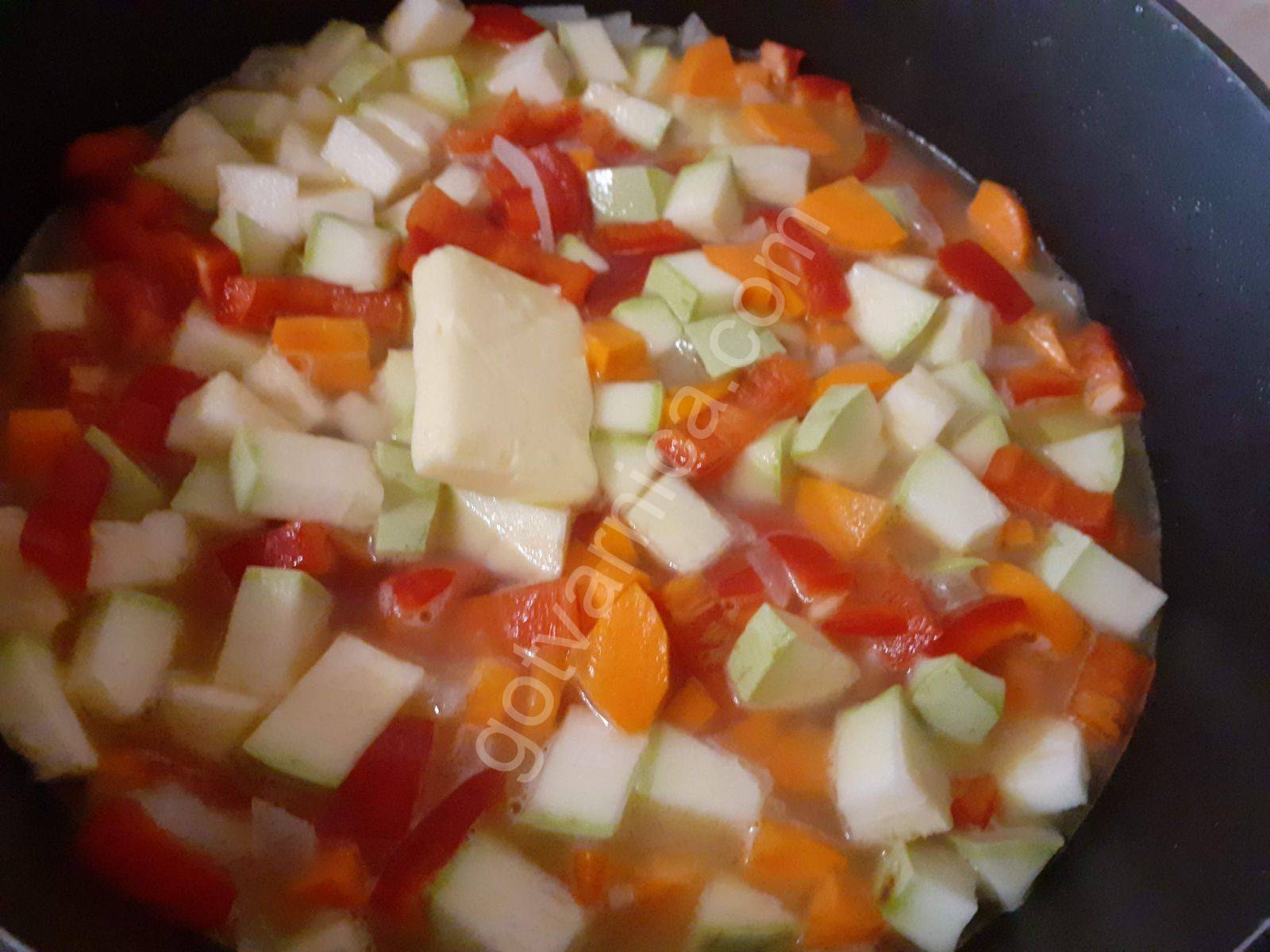 Супа от зеленчуци с къри и прясно мляко